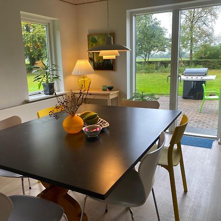 Villa Skont Hus Pa Landet Taet Pa Billund Give Exterior foto